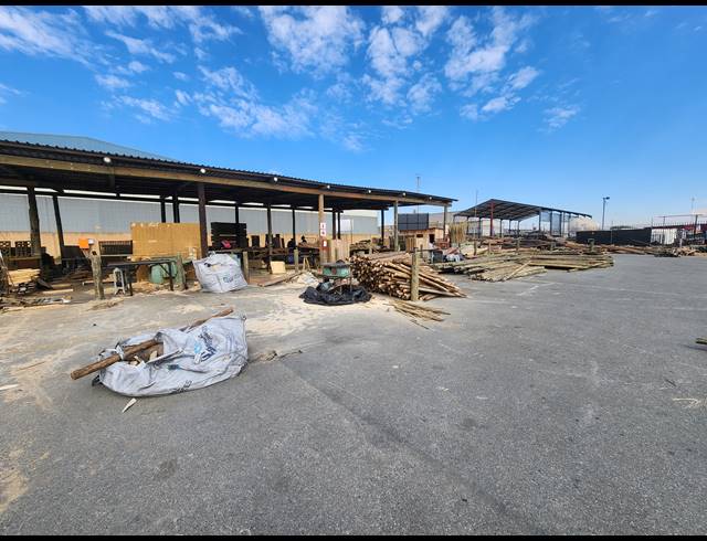 4,000M² INDUSTRIAL YARD TO LET IN ROODEKOP